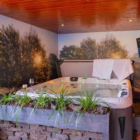 Spacious Top Floor 4Br Apartment - Private Jacuzzi And Sauna