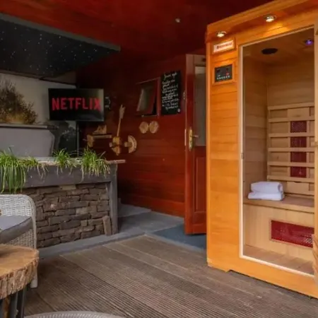 Apartment Spacious Top Floor 4Br Apartment - Private Jacuzzi And Sauna *